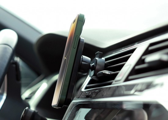 Mobiparts magnetic wireless car charger 3